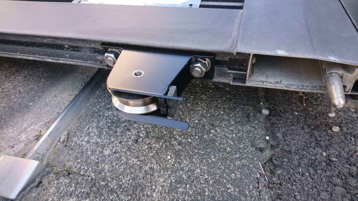 キャスター交換 名古屋市東区 | 門扉の取替えならエクステリアの窓口名古屋市東区